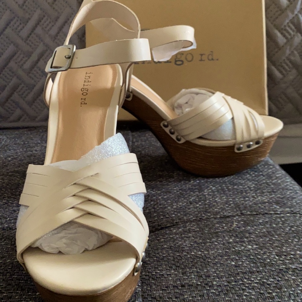 Perfect for summer!!  Cute Ivory/neutral high heeled platform sandals.
